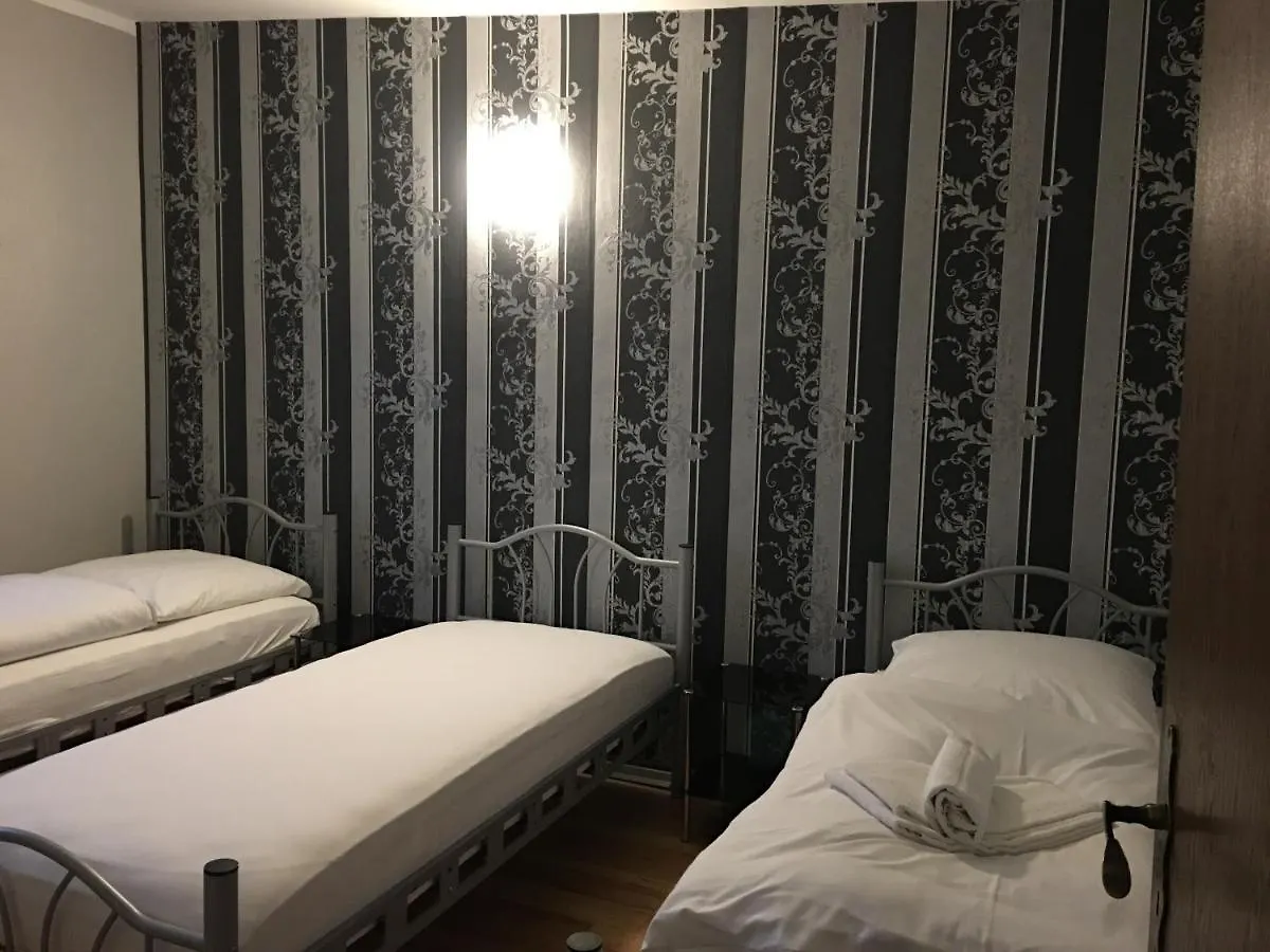 Pension Alis Augsburg Guest house