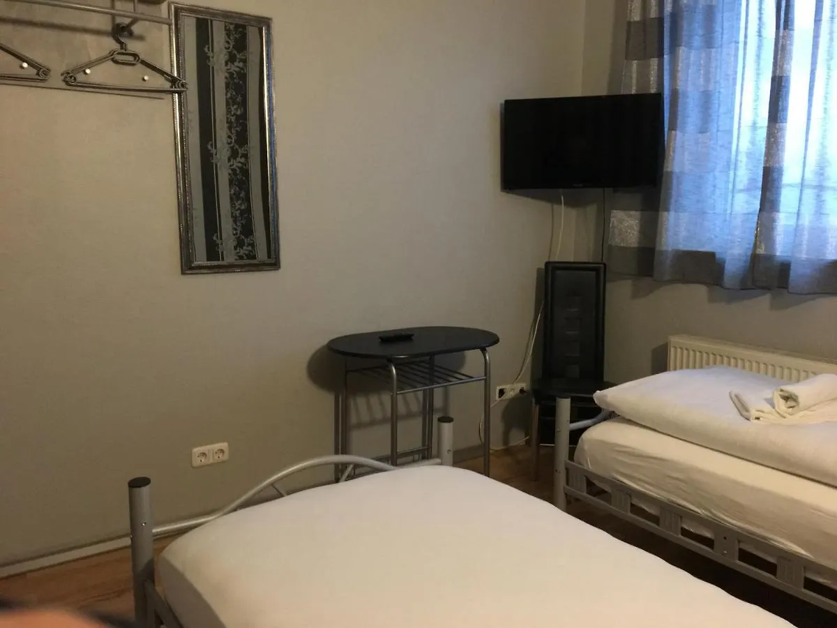 Pension Alis Augsburg Guest house