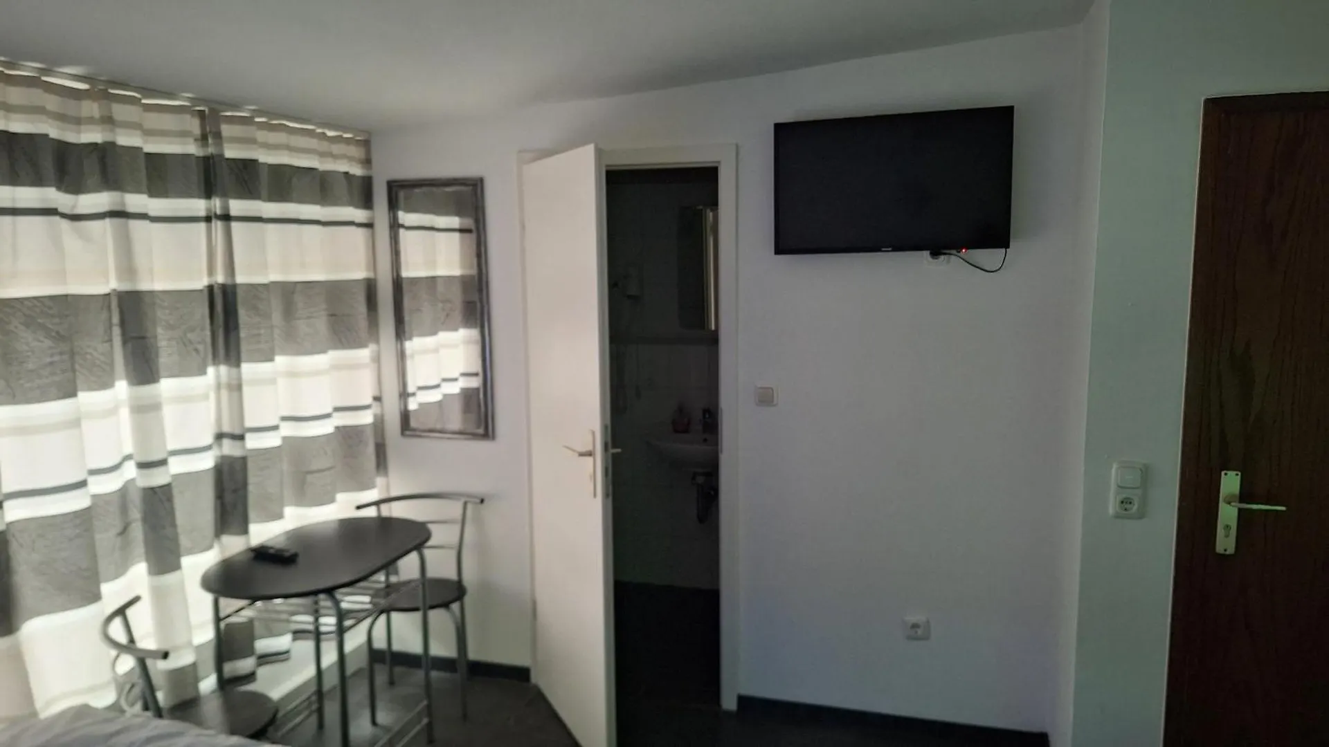 Pension Alis Augsburg Guest house